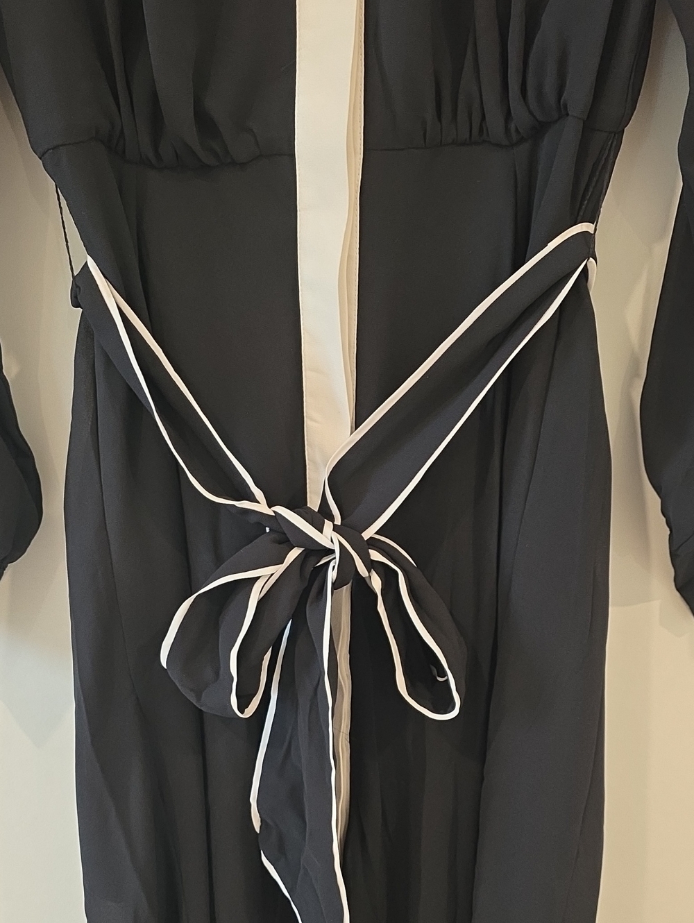Karen Millen Black and White Long Sleeve Shirt Dress with Contrast Trim | US8P - Picture 5 of 13